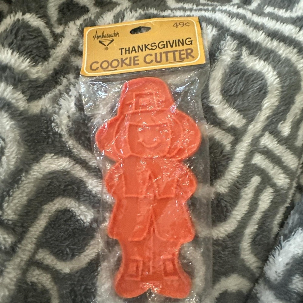 Thanksgiving Ambassador Hallmark Cards Inc Cookie cutter Pilgirm NIP Vintage